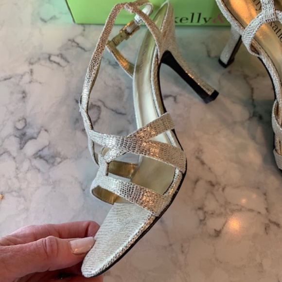 Kate & Kelly Fleck of Gold Heeled Sandals - Picture 3 of 12